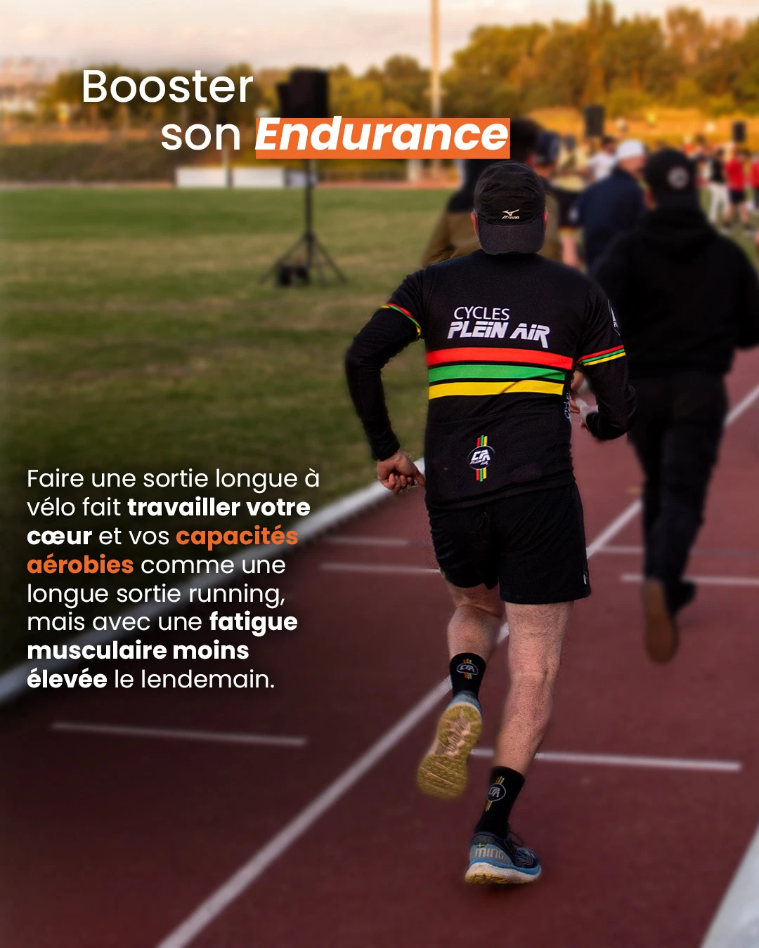 Photographie de Julien, responsable du magasin Cycles Plein Air de Saint Sylvain d'Anjou, entrain de courir pendant le marathon inter-entreprises 2025.