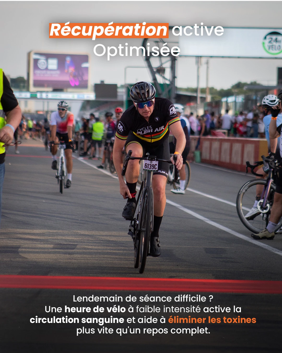 Julien, responsable du magasin Cycles Plein Air de Saint Sylvain, sur son vélo sur le circuit du Mans durant les 24h vélo 2025.