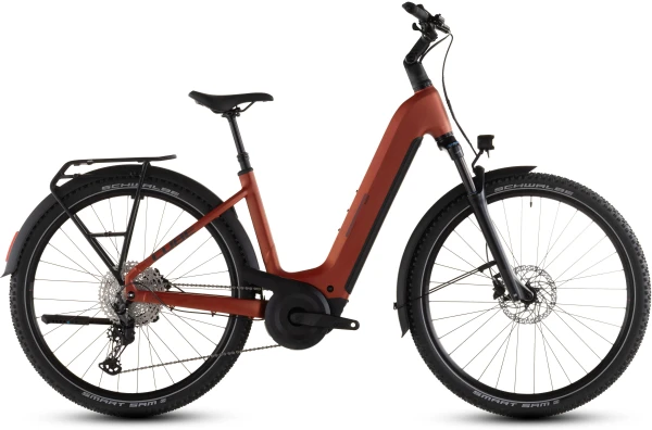 Photographie d'un vélo électrique Cube couleur brique